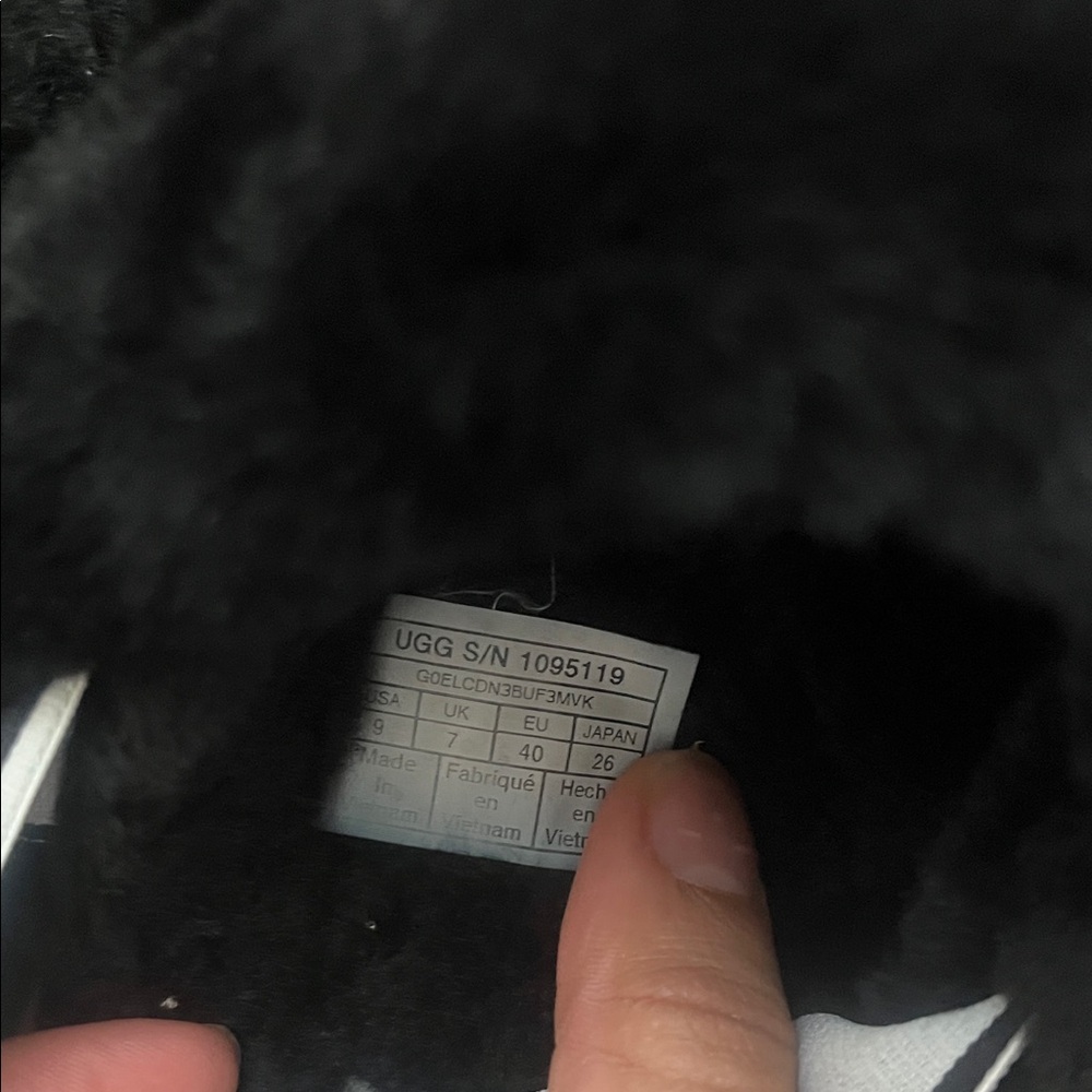 Uggs Fuzzy Slippers - Picture 4 of 4